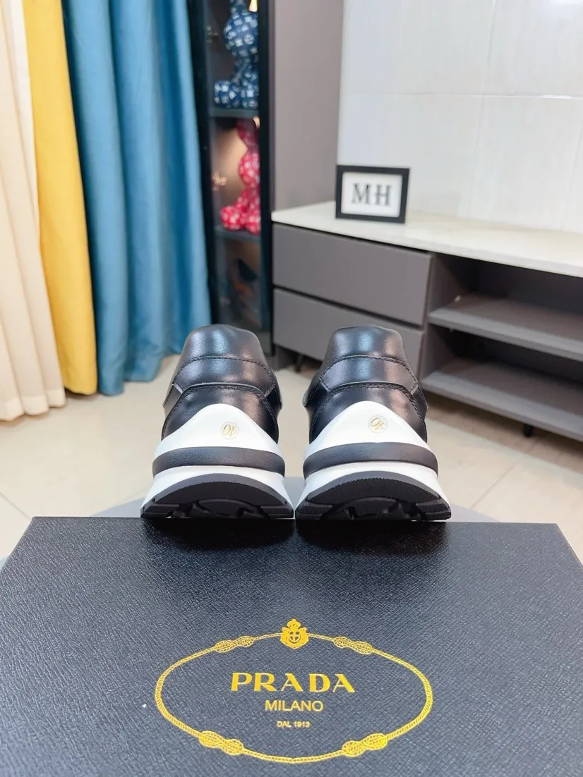 Men's shoes 💰420🌹🌹Prada is a luxurious and fashionable high-end product ✊🔥The perfect last shape and top-notch handcrafting make this shoe immediately create a strong aristocratic atmosphere. Imported first-layer cowhide with brogue carving crafts💋Cowhide lining🎶Rubber combination outsole specially imported from France for leather shoes😍Color: Mysterious Black☕️Number 38～44